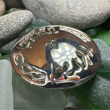 Load image into Gallery viewer, Scots Gaelic "Little Kisses" Brooch
