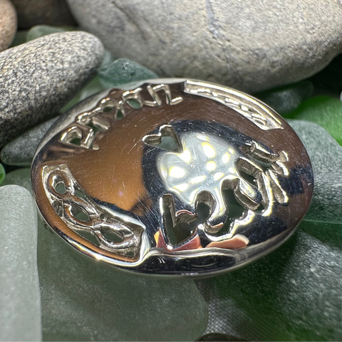 Load image into Gallery viewer, Scots Gaelic "Little Kisses" Brooch - Handmade in Scotland