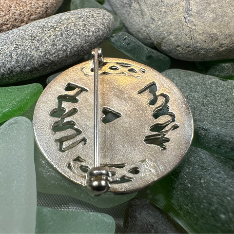Load image into Gallery viewer, Scots Gaelic "Little Kisses" Brooch - Handmade in Scotland