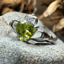 Load image into Gallery viewer, Peridot Green Claddagh Ring