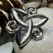 Load image into Gallery viewer, Ritona Celtic Spiral Brooch