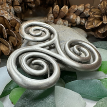 Load image into Gallery viewer, Vesunna Celtic Spiral Brooch
