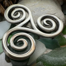Load image into Gallery viewer, Vesunna Celtic Spiral Brooch