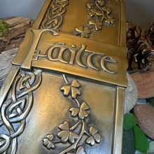 Load image into Gallery viewer, Irish Fáilte Welcome Wall Plaque