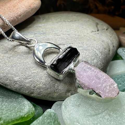 Load image into Gallery viewer, Crescent Moon Necklace