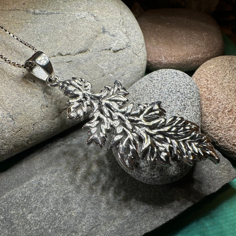 Load image into Gallery viewer, Derwen Oak Leaf Necklace in Sterling Silver