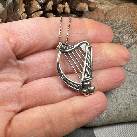 Load image into Gallery viewer, Oisin Irish Shamrock Harp Necklace in Sterling Silver