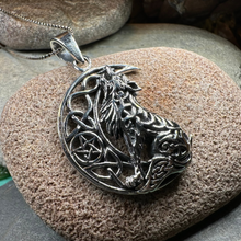 Load image into Gallery viewer, Mac Tíre Wolf Necklace