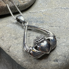 Load image into Gallery viewer, Leandra Claddagh Necklace