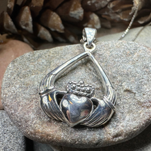 Load image into Gallery viewer, Leandra Claddagh Necklace