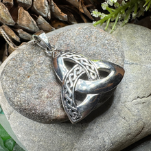 Load image into Gallery viewer, Vafara Triquetra Knot Necklace