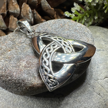 Load image into Gallery viewer, Vafara Triquetra Knot Necklace