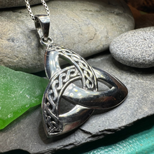 Load image into Gallery viewer, Vafara Triquetra Knot Necklace