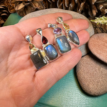 Load image into Gallery viewer, Briony Labradorite Necklace