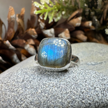 Load image into Gallery viewer, Celtic Twilight Labradorite Ring