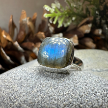 Load image into Gallery viewer, Celtic Twilight Labradorite Ring