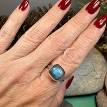 Load image into Gallery viewer, Celtic Twilight Labradorite Ring