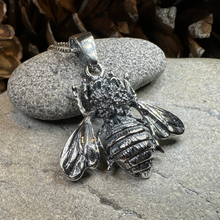 Load image into Gallery viewer, Bethany Realistic Bee Necklace