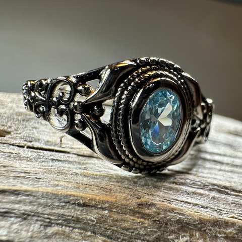 Load image into Gallery viewer, Romantic Celtic Knot Ring in Sterling Silver