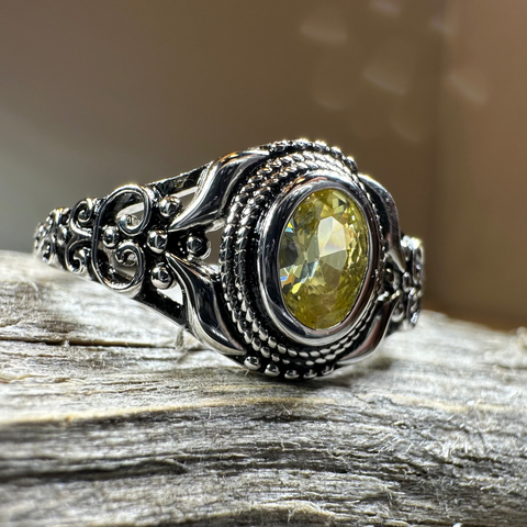 Load image into Gallery viewer, Romantic Celtic Knot Ring in Sterling Silver