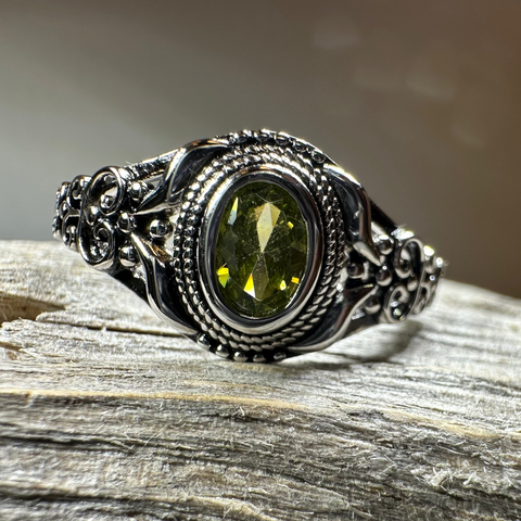 Load image into Gallery viewer, Romantic Celtic Knot Ring in Sterling Silver