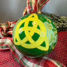 Load image into Gallery viewer, Celtic Trinity Knot Ornament