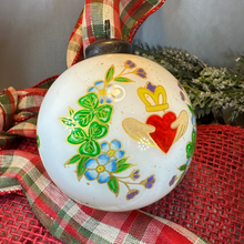 Load image into Gallery viewer, Celtic Claddagh Ornament