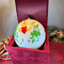 Load image into Gallery viewer, Celtic Claddagh Ornament