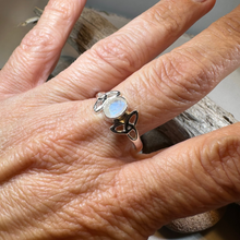 Load image into Gallery viewer, Cordelia Trinity Knot Ring