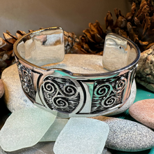 Load image into Gallery viewer, Celtic Triskelion Bracelet