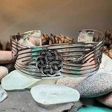Load image into Gallery viewer, Giorsal Celtic Knot Bracelet