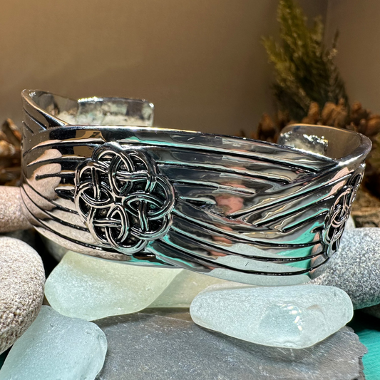 Giorsal Celtic Knot Bracelet — view 6