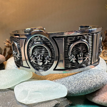Load image into Gallery viewer, Claddagh Cuff Bracelet