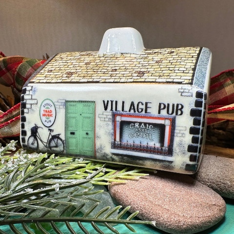 Load image into Gallery viewer, Little Irish Pub Incense Burner