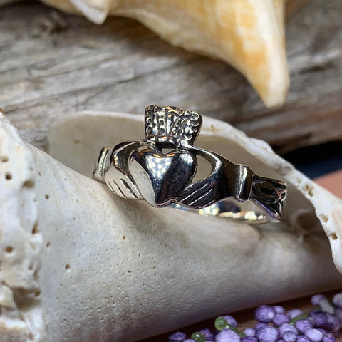 Load image into Gallery viewer, Fossa Irish Claddagh Ring in Sterling Silver