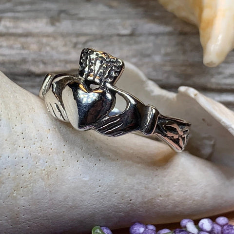 Load image into Gallery viewer, Fossa Irish Claddagh Ring in Sterling Silver
