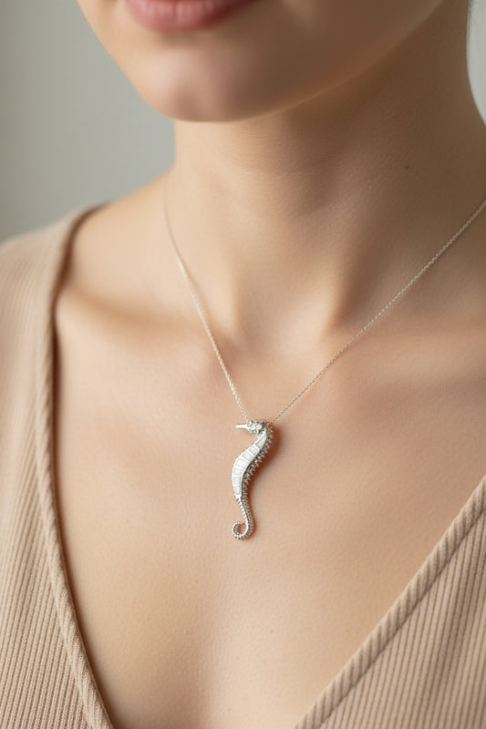 Seahorse Necklace, Seashell Pendant, Animal Jewelry, Mother of Pearl Jewelry, Beach Lover Gift, Sea Jewelry, Nautical Jewelry, Ocean Jewelry