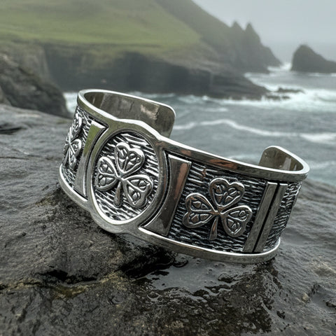 Load image into Gallery viewer, Shamrock Bracelet, Celtic Jewelry, Irish Jewelry, Bangle Bracelet, Shamrock Jewelry, Ireland Jewelry, Wife Gift, Cuff Bracelet, Mom Gift