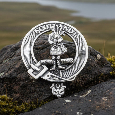 Load image into Gallery viewer, Bagpiper Brooch, Celtic Jewelry, Scottish Pin, Scotland Brooch, Celtic Brooch, Anniversary Gift, Cap Badge Pin, Bagpiper Gift, Plaid Pin
