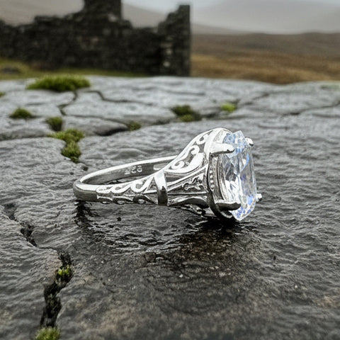 Load image into Gallery viewer, Celtic Engagement Ring, Celtic Jewelry, Irish Promise Ring, Irish Ring, Irish Dance Gift, Anniversary Gift, Vintage Bridal Ring