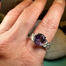 Load image into Gallery viewer, Boinne Opal Celtic Ring