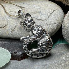 Load image into Gallery viewer, Cat Necklace, Cat Lover Gift, Nature Necklace, Cat Mom, Realistic Tabby Cat, Silver Cat Pendant, Best Friend Gift, Mom Gift, Animal Jewelry