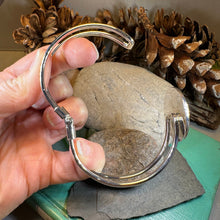 Load image into Gallery viewer, Scotland Heather Bracelet, Scottish Jewelry, Outlander Jewelry, Nature Jewelry, Friendship Gift, Mom Gift, Celtic Bracelet, Heather Gem Gift