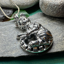 Load image into Gallery viewer, Cat Necklace, Cat Lover Gift, Nature Necklace, Cat Mom, Realistic Tabby Cat, Silver Cat Pendant, Best Friend Gift, Mom Gift, Animal Jewelry