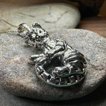 Load image into Gallery viewer, Cat Necklace, Cat Lover Gift, Nature Necklace, Cat Mom, Realistic Tabby Cat, Silver Cat Pendant, Best Friend Gift, Mom Gift, Animal Jewelry