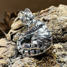 Load image into Gallery viewer, Cat Necklace, Cat Lover Gift, Nature Necklace, Cat Mom, Realistic Tabby Cat, Silver Cat Pendant, Best Friend Gift, Mom Gift, Animal Jewelry