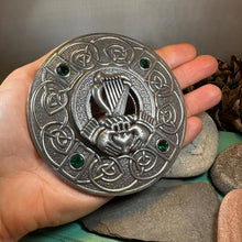 Load image into Gallery viewer, Irish Spirit Claddagh Plaid Pin