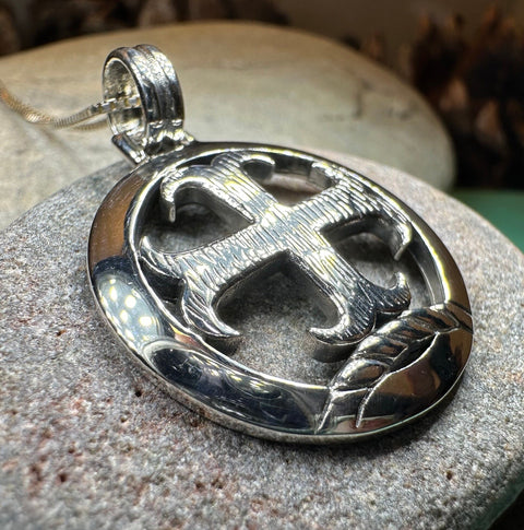 Load image into Gallery viewer, Celtic Cross Necklace, Medieval Jewelry, Round Cross Pendant, First Communion Gift, Spiritual Jewelry, Celtic Jewelry, Religious Jewelry