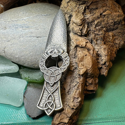 Load image into Gallery viewer, Irish Kilt Pin, Celtic Knot Pin, Claddagh Kilt Pin, Harp Jewelry, Celtic Kilt Pin, Irish Dancer Gift, Celtic Knot Brooch, Bagpiper Gift