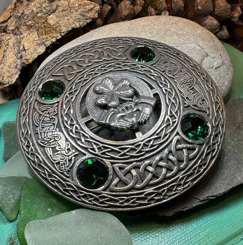 Load image into Gallery viewer, Claddagh Brooch, Celtic Shamrock Jewelry, Large Irish Pin, Clover Brooch, Ireland Brooch, Claddagh Tartan Pin, Bagpiper Gift, Mens Plaid Pin